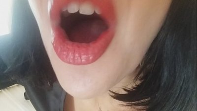 Sayang, ibu tiri anjeun moal ngantep anjeun sakola dinten ayeuna ... Abdi peryogi anjeun teuing ...