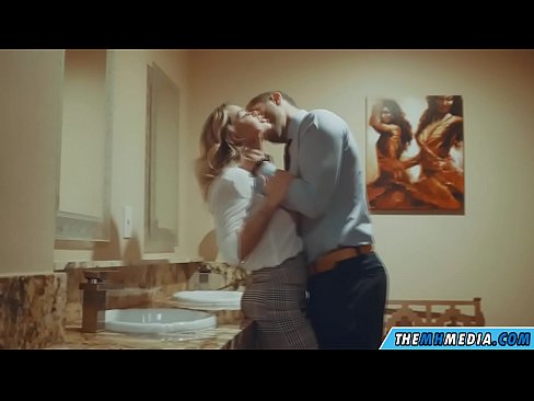 ❤️ Nalika pirang busty seduces anjeun dina restroom umum ❤️ seks super dina su.marketapp.top ﹏